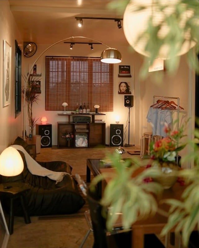 Lounge interior at Ched's Apartelle