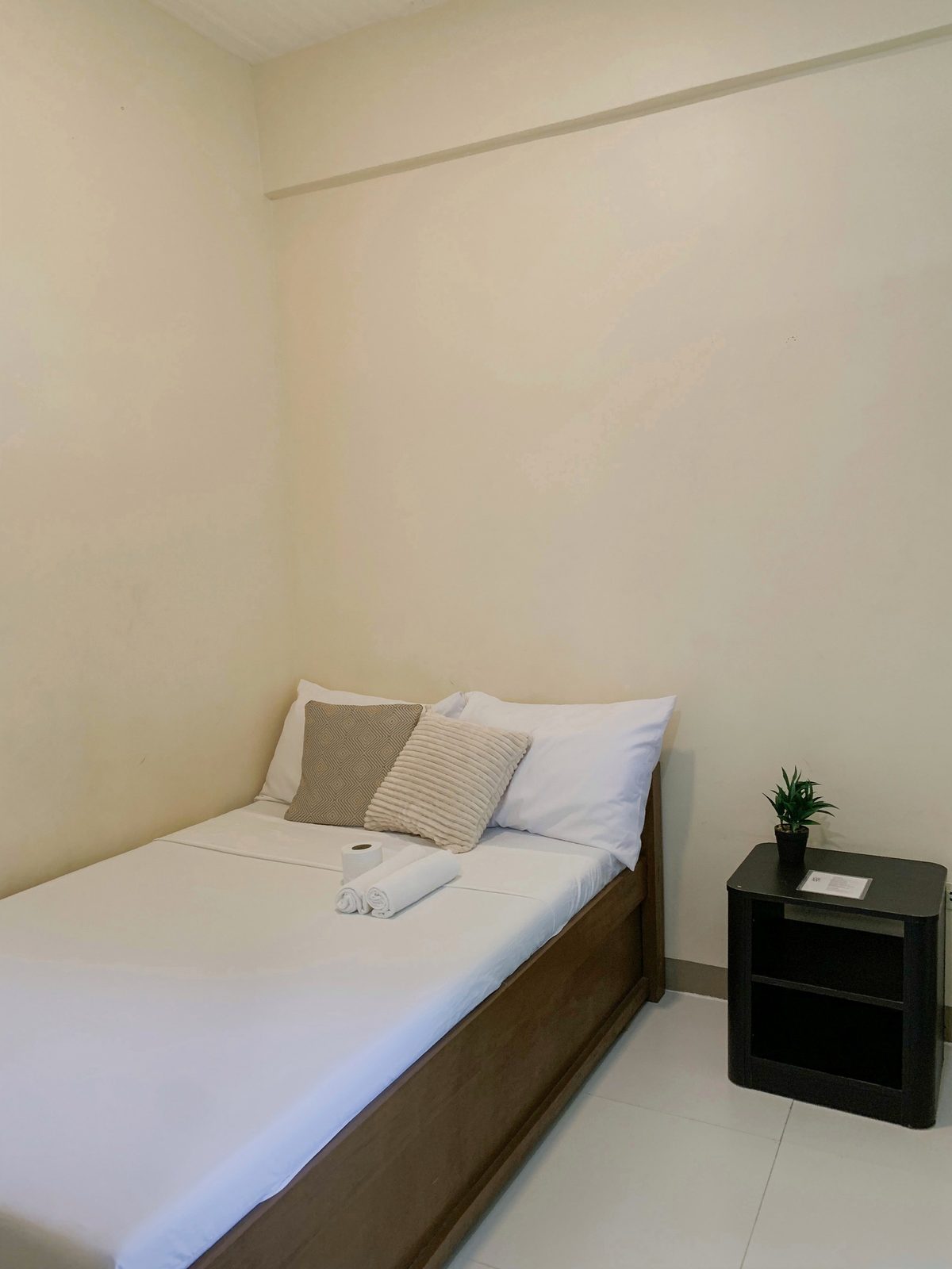Single Room at Ched's Apartelle